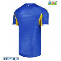 Leeds United Bortedrakt 2025-26 Kortermet